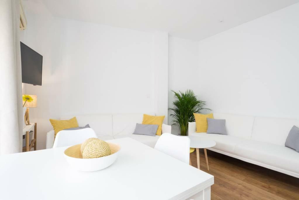 Lyrioshomes Malaga Cervantes Exterior foto