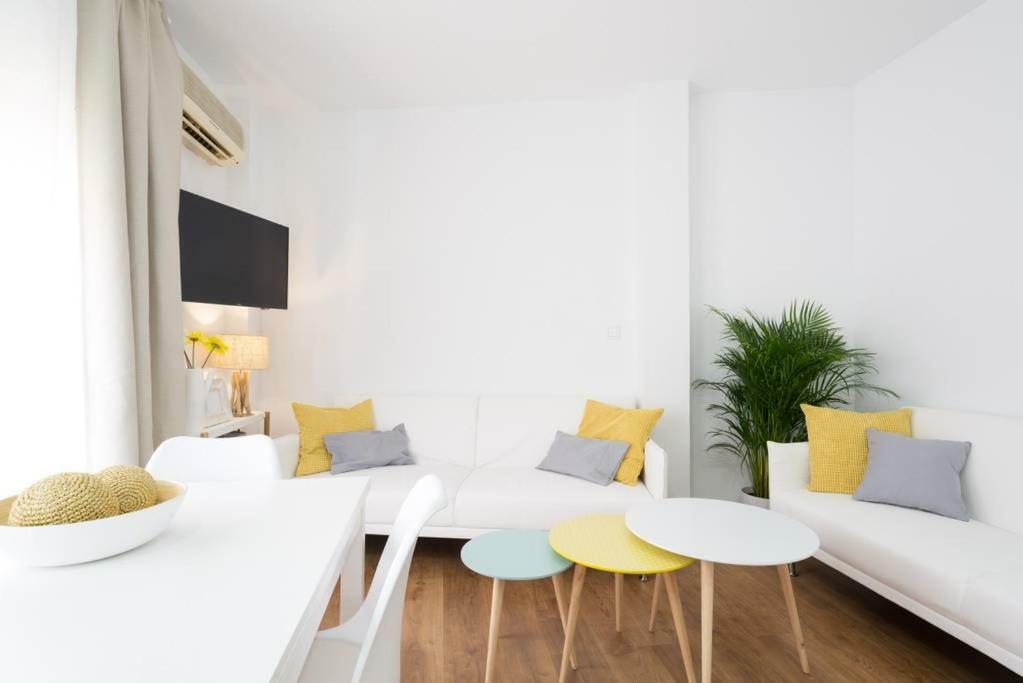 Lyrioshomes Malaga Cervantes Exterior foto