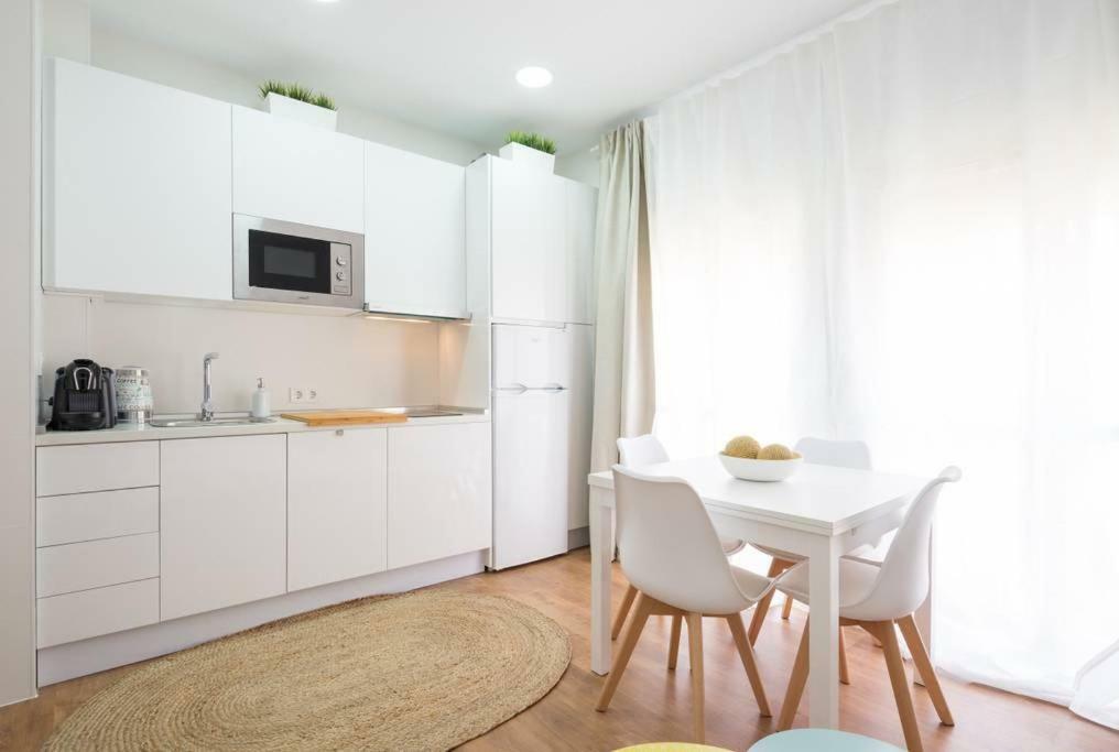 Lyrioshomes Malaga Cervantes Exterior foto